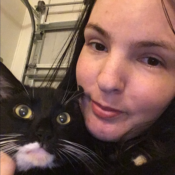 Meet your Posher, Deanna - Picture 2 of 4